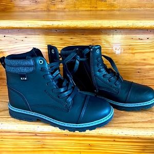 Black boys boots, for winter